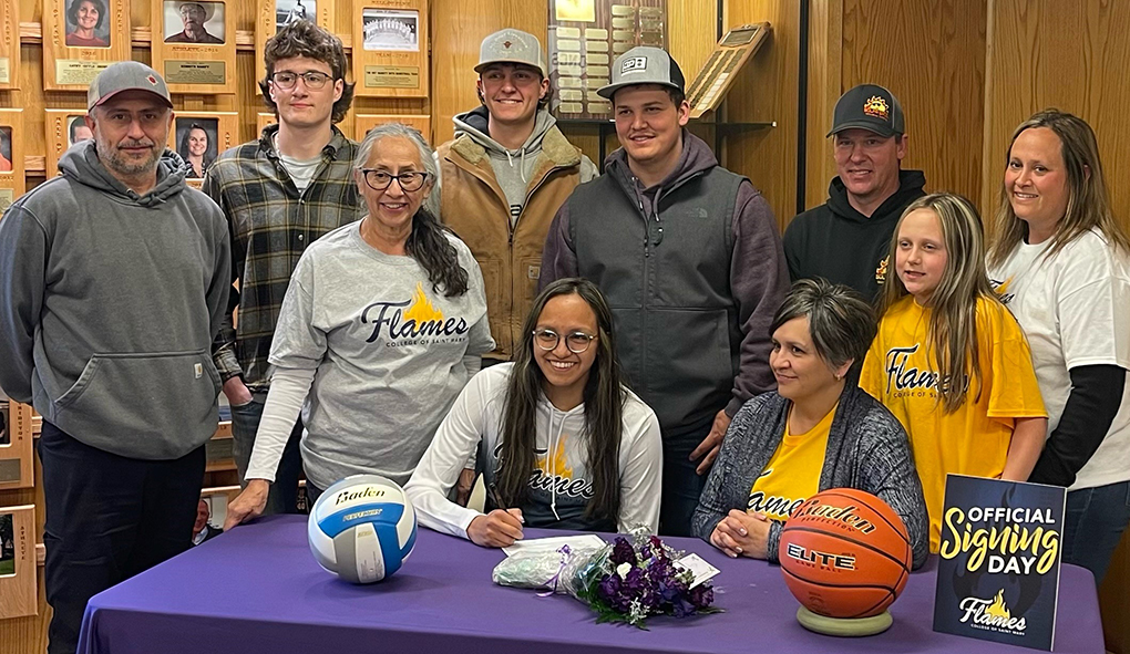 Garza signs to play both basketball and volleyball at CSM